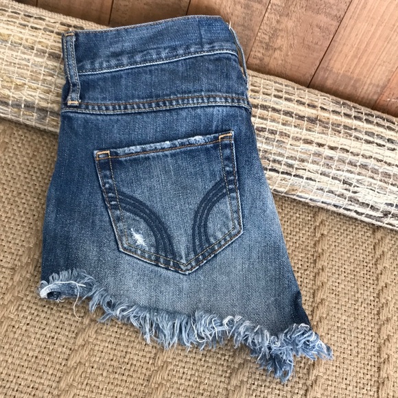 Hollister high waisted jean shorts Size 00 - Picture 7 of 8